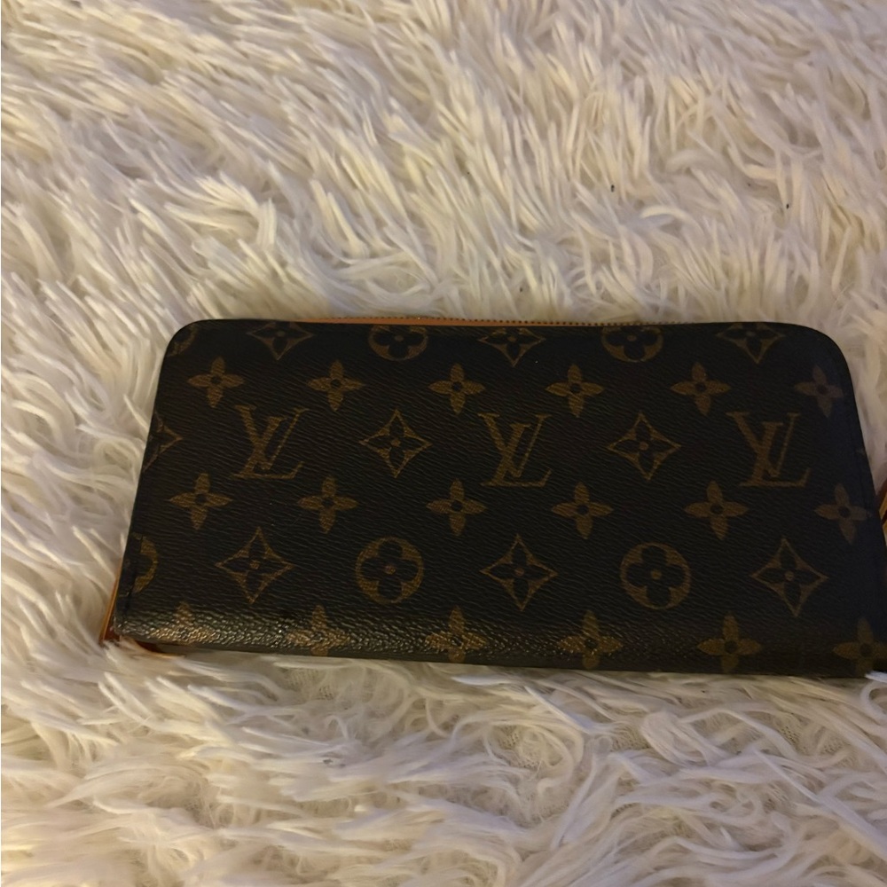 Louis Vuitton Black and Gold Monogram Key Holder
